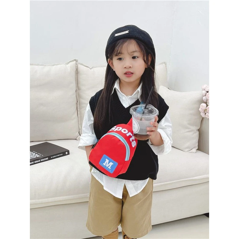 休闲韩国夏季男童胸包帅气字母印花尼龙背包幼儿园新款出门旅游包