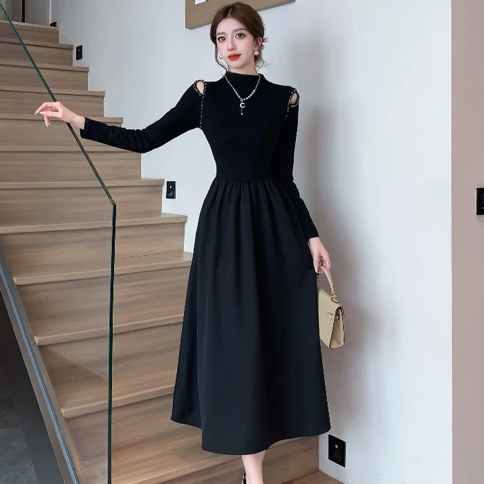 洋气时尚钉珠针织连衣裙女秋冬显瘦质感收腰法式赫本风打底小黑裙