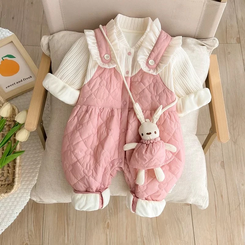 女婴儿衣服秋冬加绒连体衣超萌爬服薄棉新生儿背带套装加厚外出服