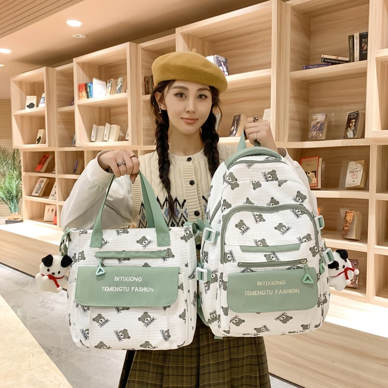 日系ins可爱小熊大容量初中生书包三到六年级休闲轻便双肩包