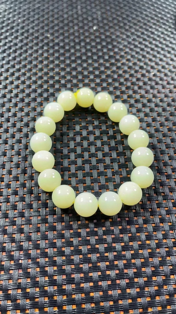 新疆 和田玉 若羌 米白黄口卡1.2