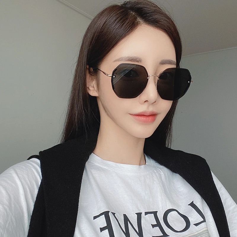 【新人福利】大框墨镜女高清防紫外线镜片太阳镜女开车旅游拍照显瘦