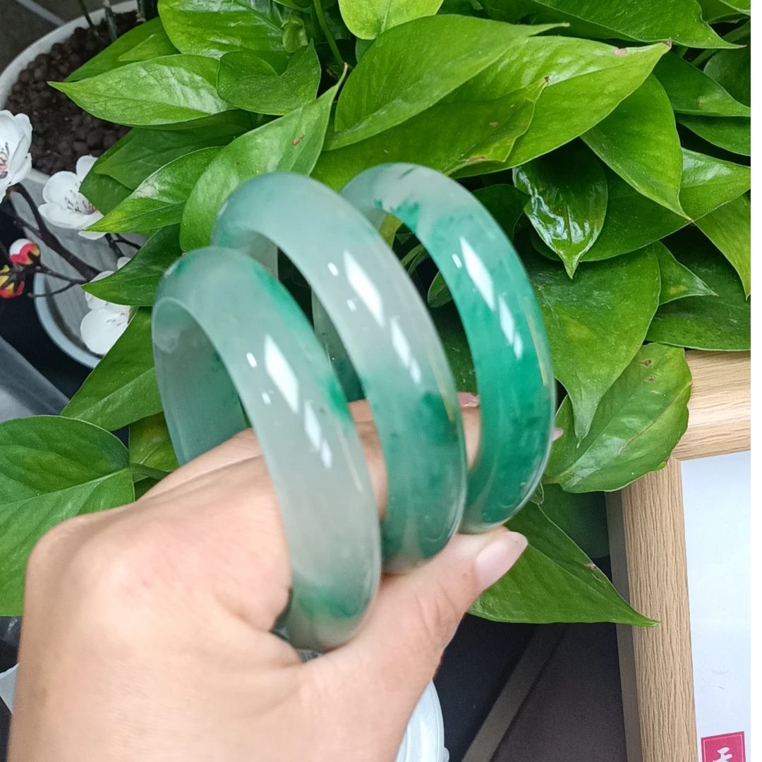 天然非洲翠时尚简约冰透飘花女士手镯多样性发货拍一发一