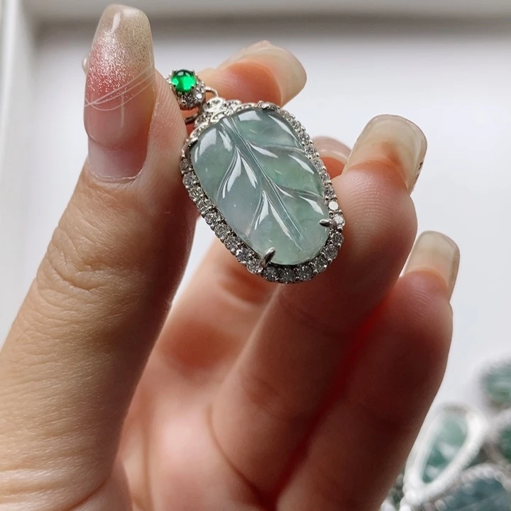 翡翠吊坠(不含链)足金镶嵌