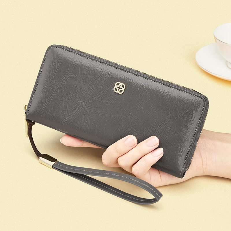 英皇保罗2023年新款女士真皮拉链长款气质放手机白色钱包轻奢