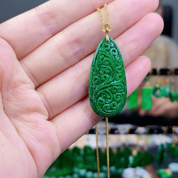 翡翠颈饰18K金镶嵌饰品