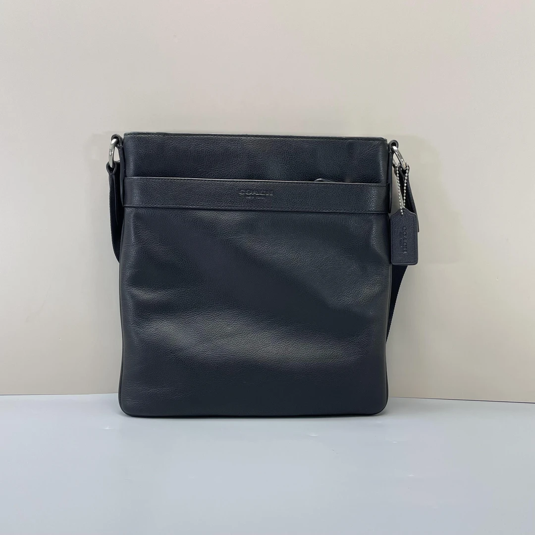 95新 COACH/蔻驰 小林/男士黑色斜挎包28*29*3cmA080703