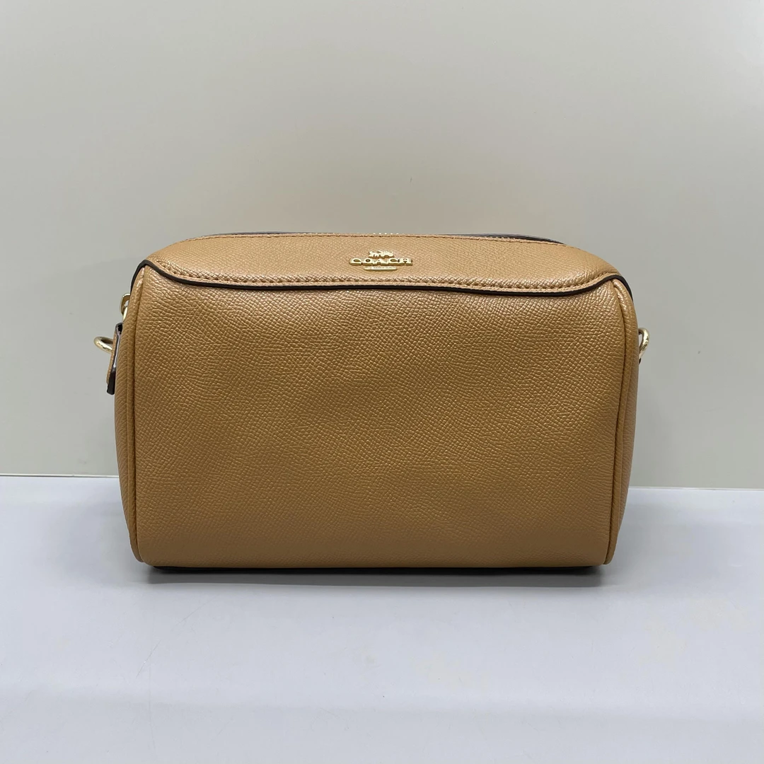 95新 COACH/蔻驰 小丽/黄棕色中号枕头包20*14*10cmZ112804