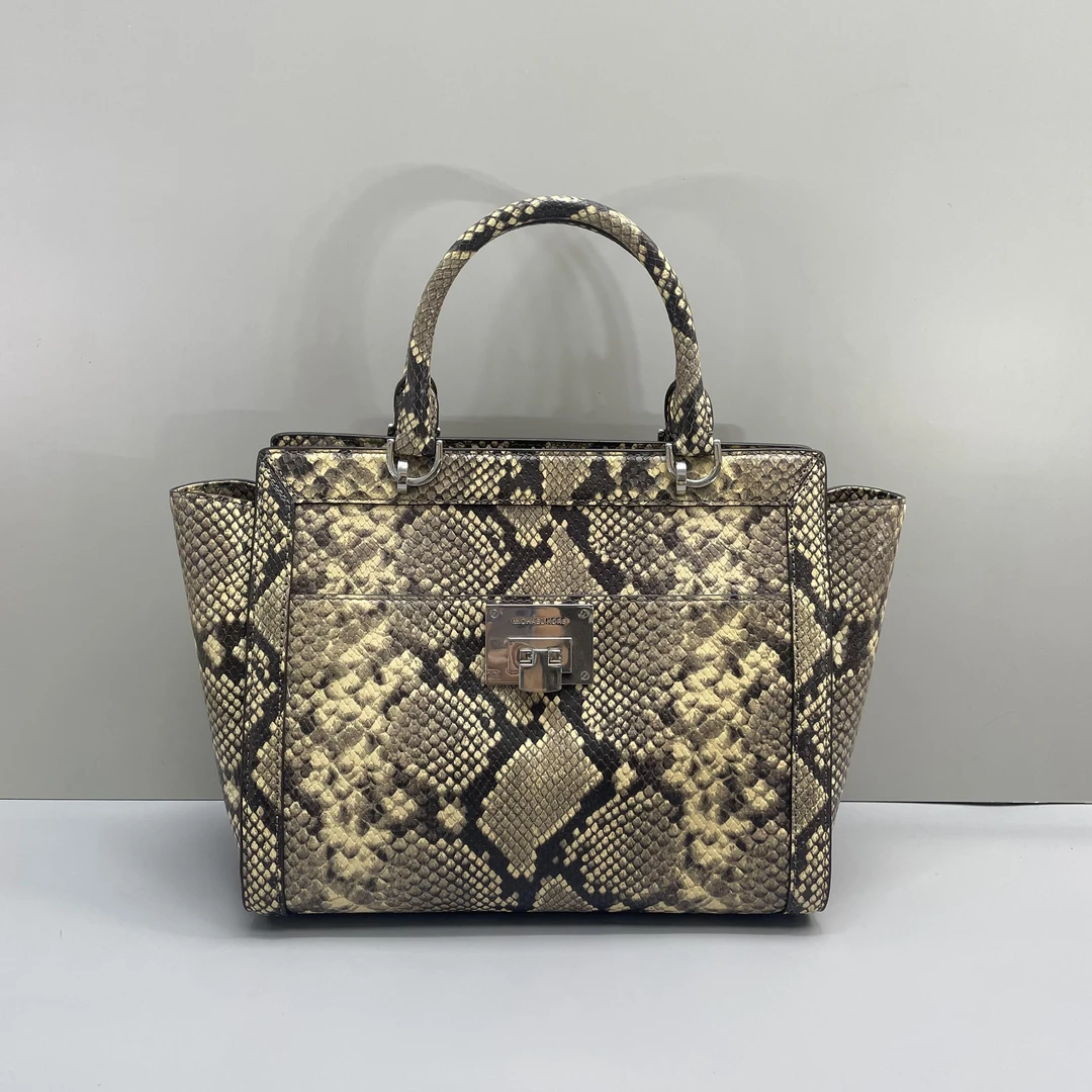 95新 MICHAELKORS/迈克高仕 小林/蛇纹手提包29*24*13cmA071315