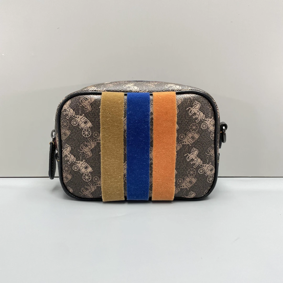 90新 COACH/蔻驰 黑色马拉车小相机包17X12X6cmL072702