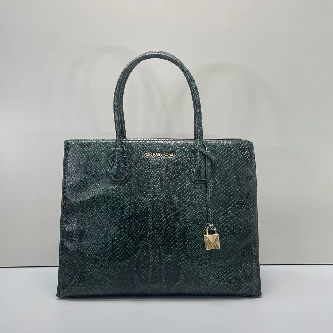95新 MICHAELKORS/迈克高仕 小林/绿蛇纹琴谱包32*25*14cmA100510