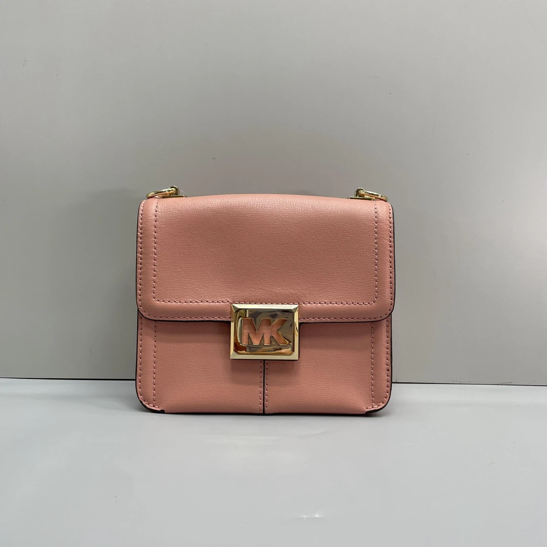 95新 MICHAELKORS/迈克高仕 小林/粉色链条包19*16*8cmA082412