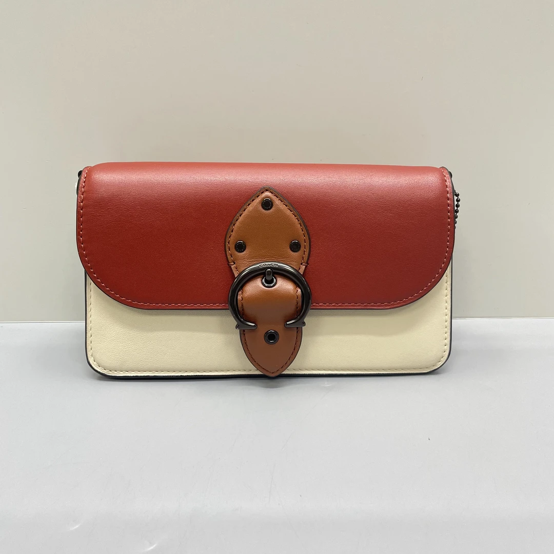 95新 COACH/蔻驰 beat21红拼米白腋下斜挎包21X13X6cmL031410