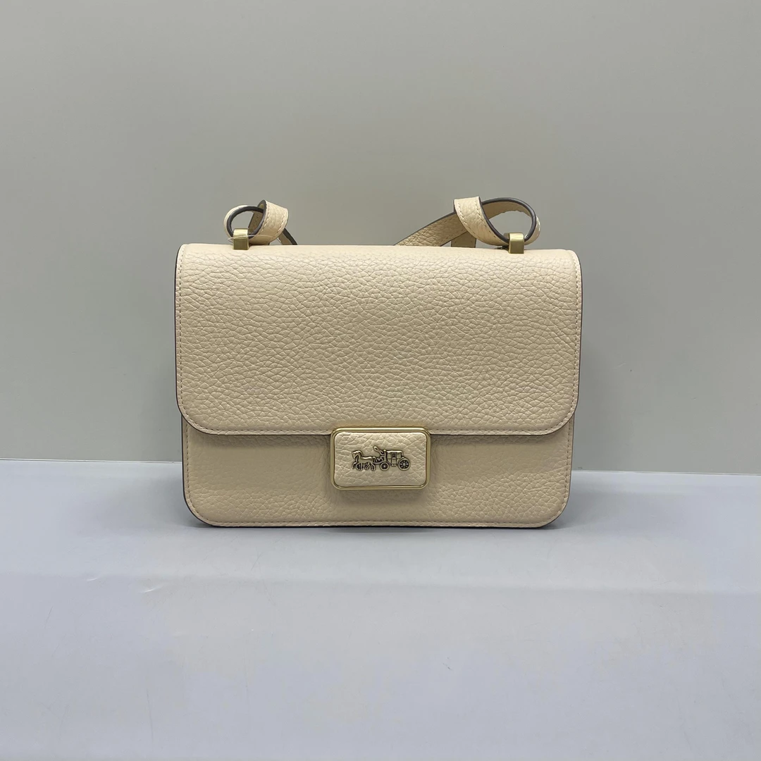 95新 COACH/蔻驰 小丽/alie奶白色单肩包23*17*8cmA012403
