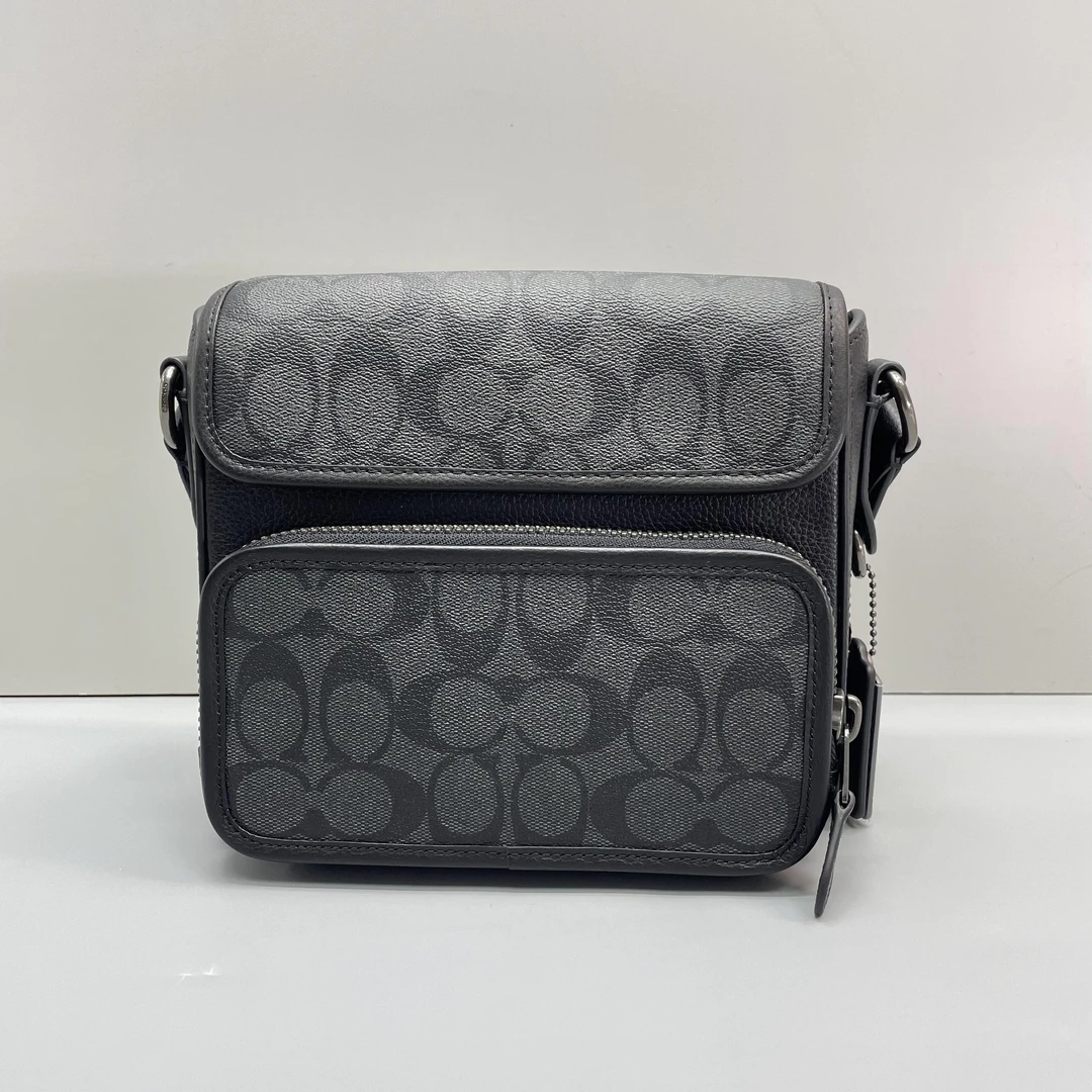 99新 COACH/蔻驰 黑拼黑灰老花男士邮差斜挎包20X18X9cmL082411