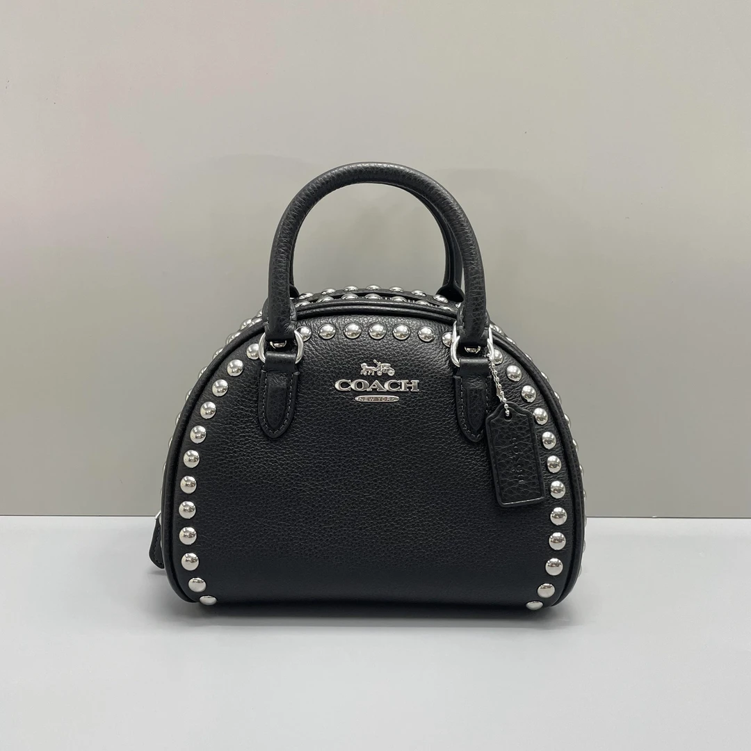 99新 COACH/蔻驰 小林/黑色铆钉保龄球包20*17*12cmA070305