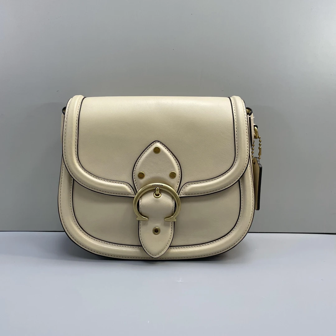 95新 COACH/蔻驰 小林/beat23米白色马鞍包23*19*7cmA051505