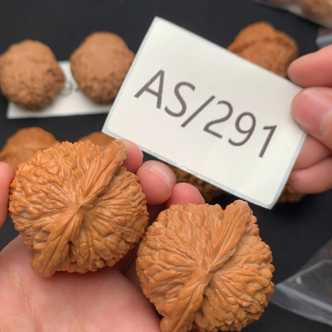 文玩核桃把件45白狮子