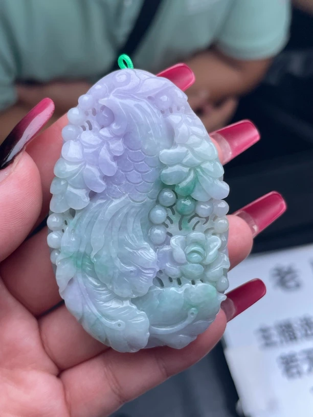 天然A货翡翠吊坠