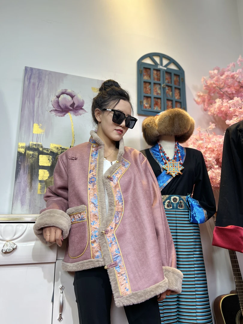 2024传统藏式秋冬季网红款时尚休闲民族风皮毛一体棉服短款外套