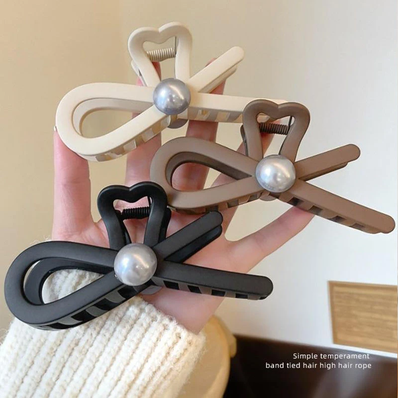 高级感真珠抓夹女秋冬大号发夹2024新款后脑勺盘发鲨鱼夹夹子头饰