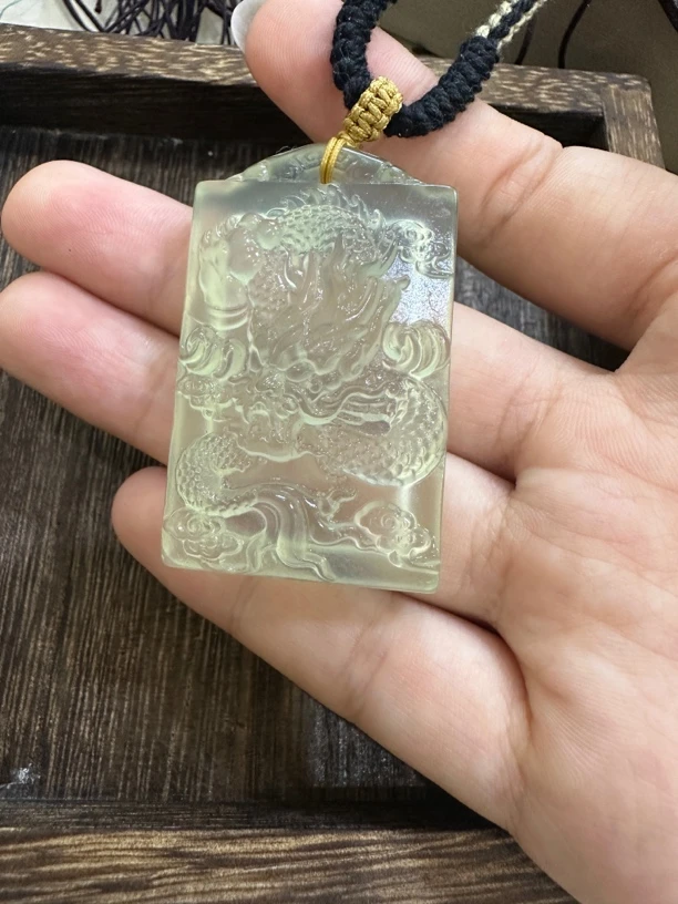天然岫玉冰料龙牌吊坠