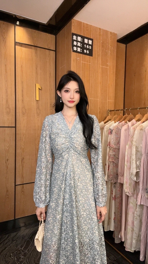【莱魅】法式赫本风性感碎花连衣裙秋装气质百搭鱼尾裙时尚显瘦女