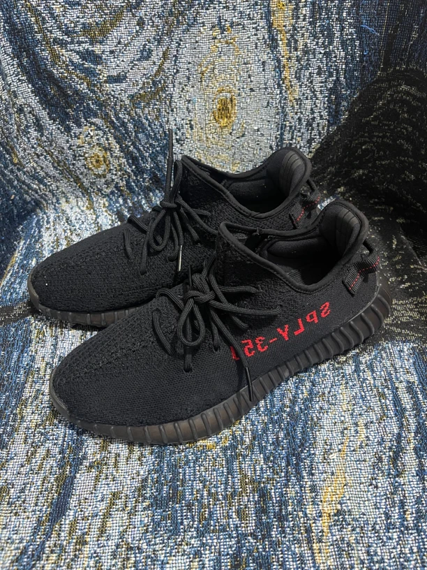yeezy350休闲鞋 红十字配色 46码原盒（潮鞋）