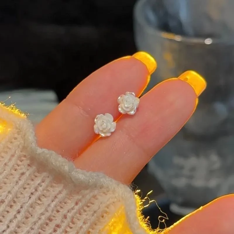 「半岛小野莓」简约小巧mini白色玫瑰耳钉925纯银日常精致耳饰