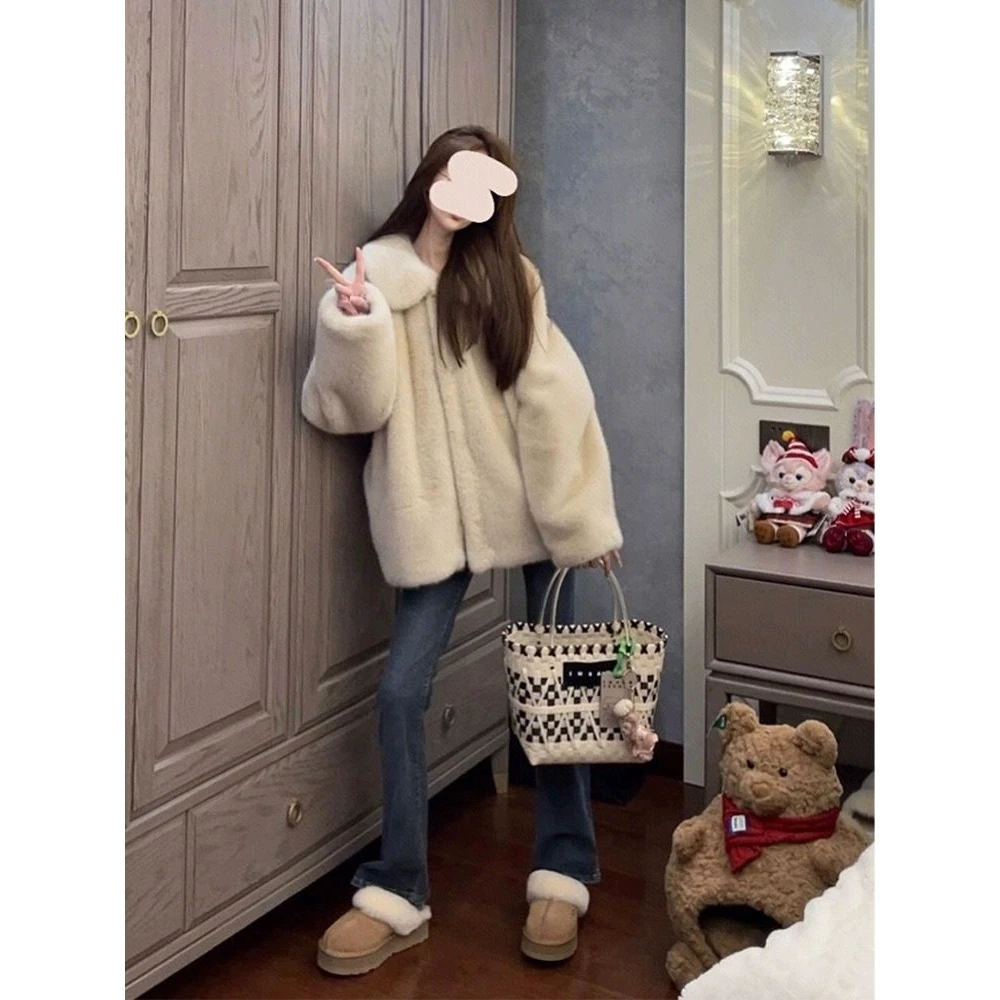 冬季小白熊设计感毛毛一体外套女中长款宽松加厚翻领毛绒大衣潮流