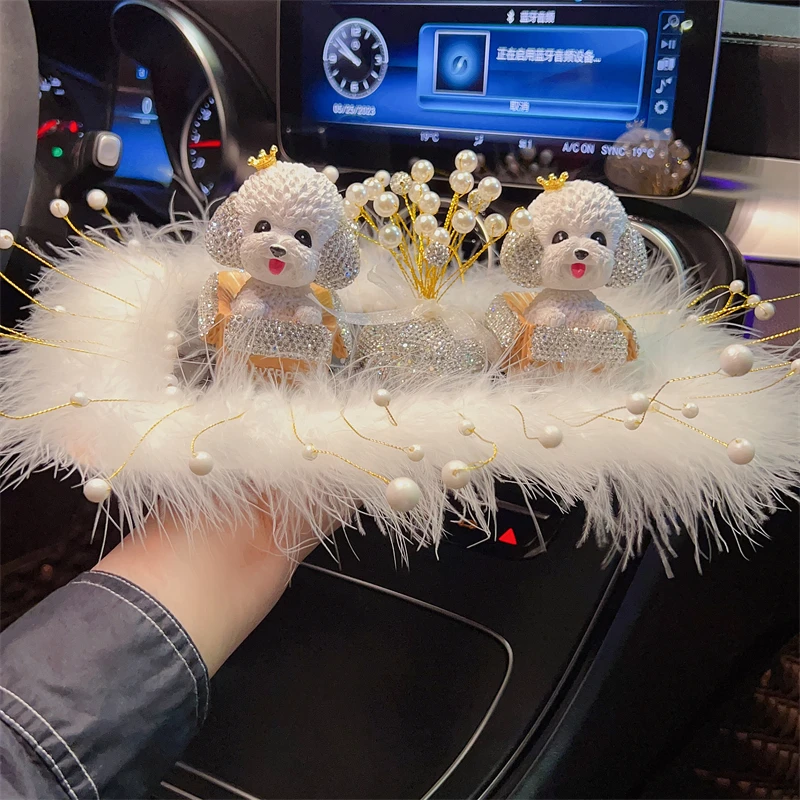 汽车高级装饰品可爱摇头狗狗香薰饰品女神高档创意中控台摆件女士