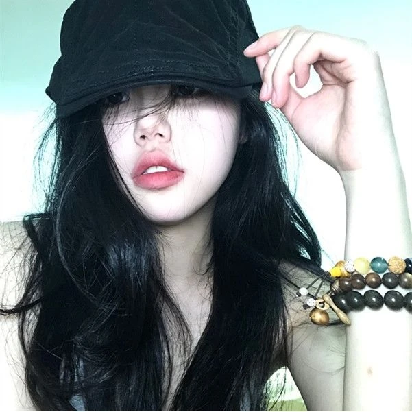 小众英伦风复古日系显脸小鸭舌反戴贝雷加宽加深帽檐光面前进帽