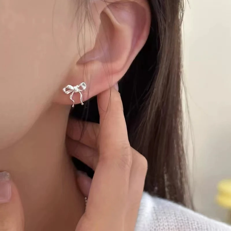 铜合金耳饰 银蝴蝶结耳钉轻奢小众2024新爆款高级感耳环耳饰女