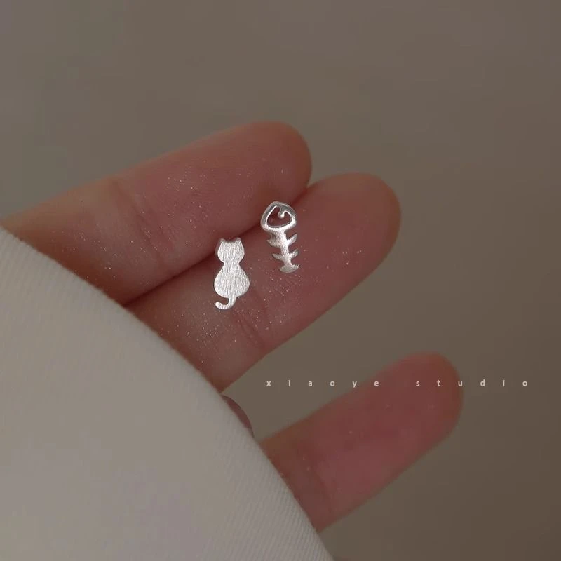 铜合金耳饰 不对称猫咪和鱼耳钉小巧耳骨迷你气质耳环无耳洞耳夹