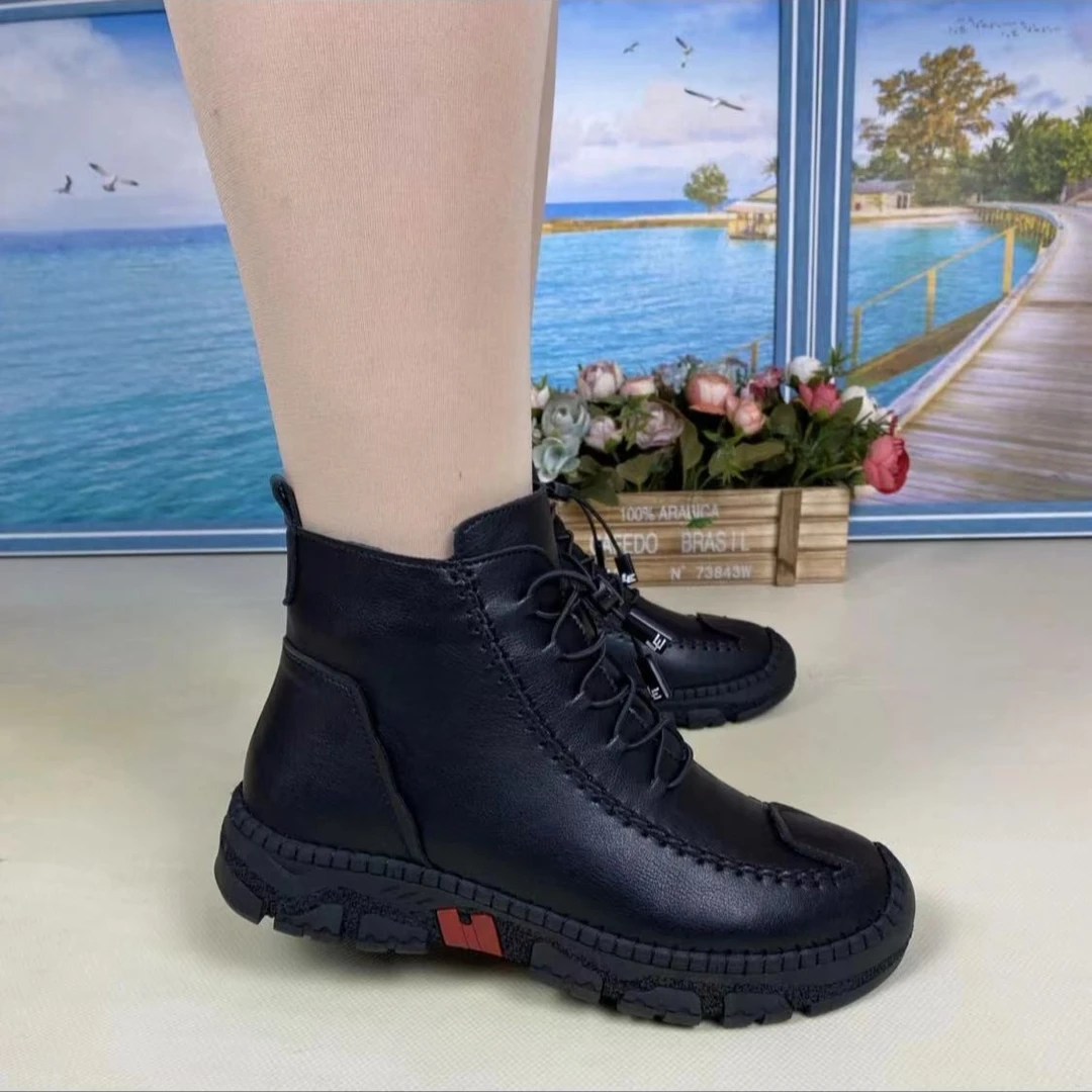 2024妈妈鞋新款时尚潮软底软面平底防滑百搭侧拉链中年女靴秋冬