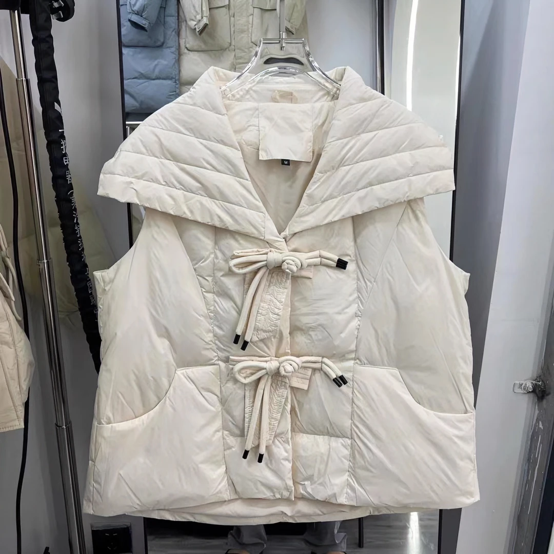 白鸭绒羽绒马甲女2023新款秋冬设计感大翻领盘扣马夹外套保暖背心