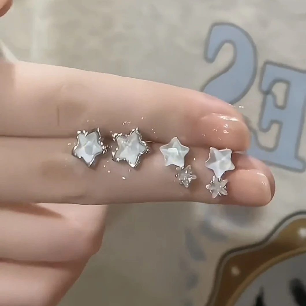 合金耳饰 闪闪发光蓝色星星耳钉轻奢高级感气质小巧精致小众耳饰