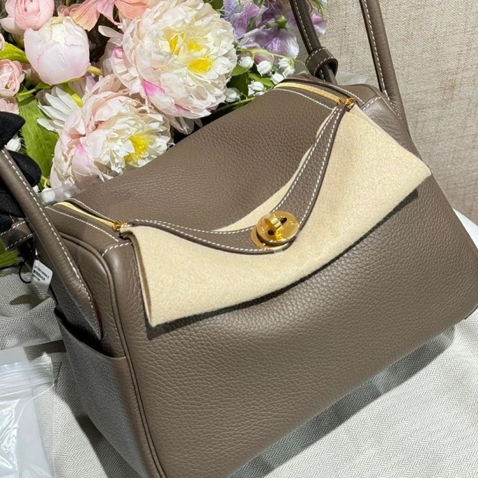 99新 Hermes/爱马仕 大象灰金扣lindy26手提包 B刻