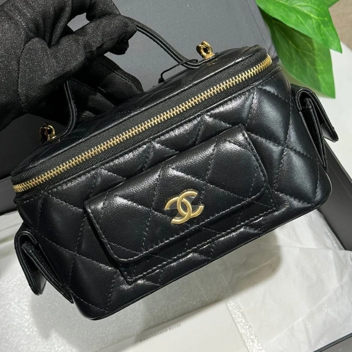 99新 Chanel/香奈儿 / 黑金cargo口袋手柄化妆包 芯/货号2412100