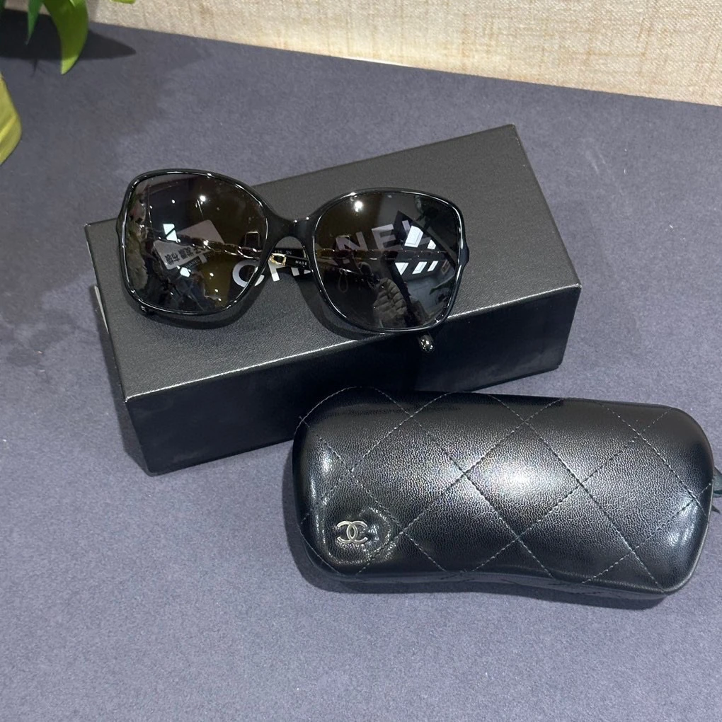 99新 Chanel/香奈儿 皮穿链黑框墨镜