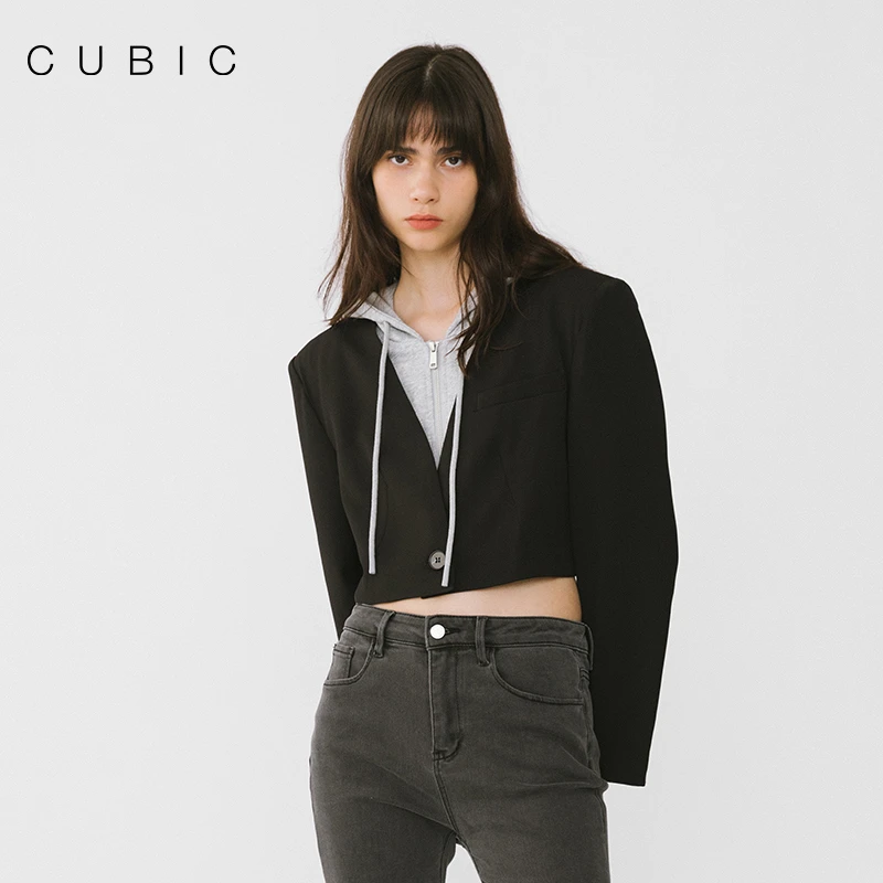 【明星同款】CUBIC  卫衣连帽拼接休闲假两件西装外套短款长袖女