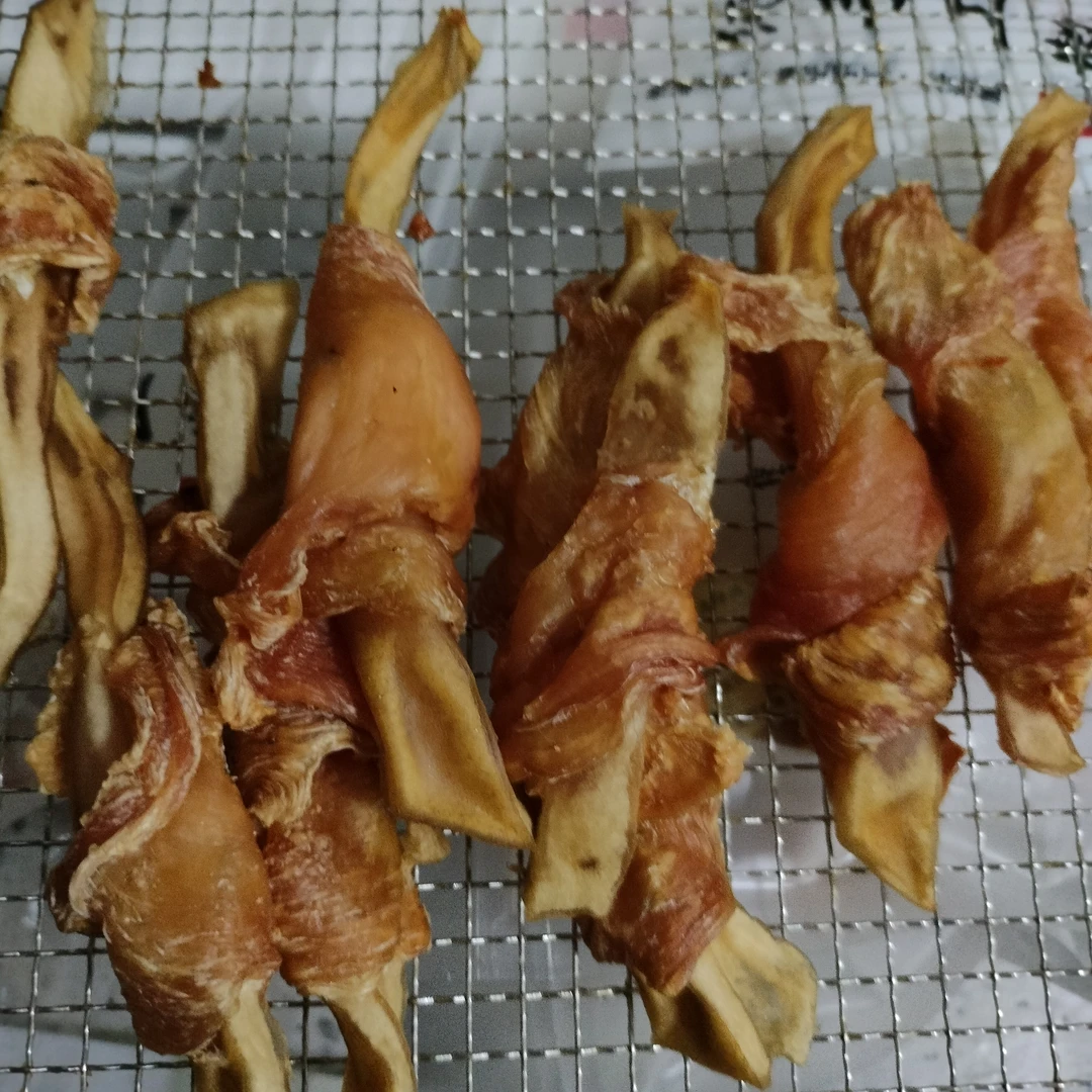 手工制作鸡肉缠绕牛皮棒