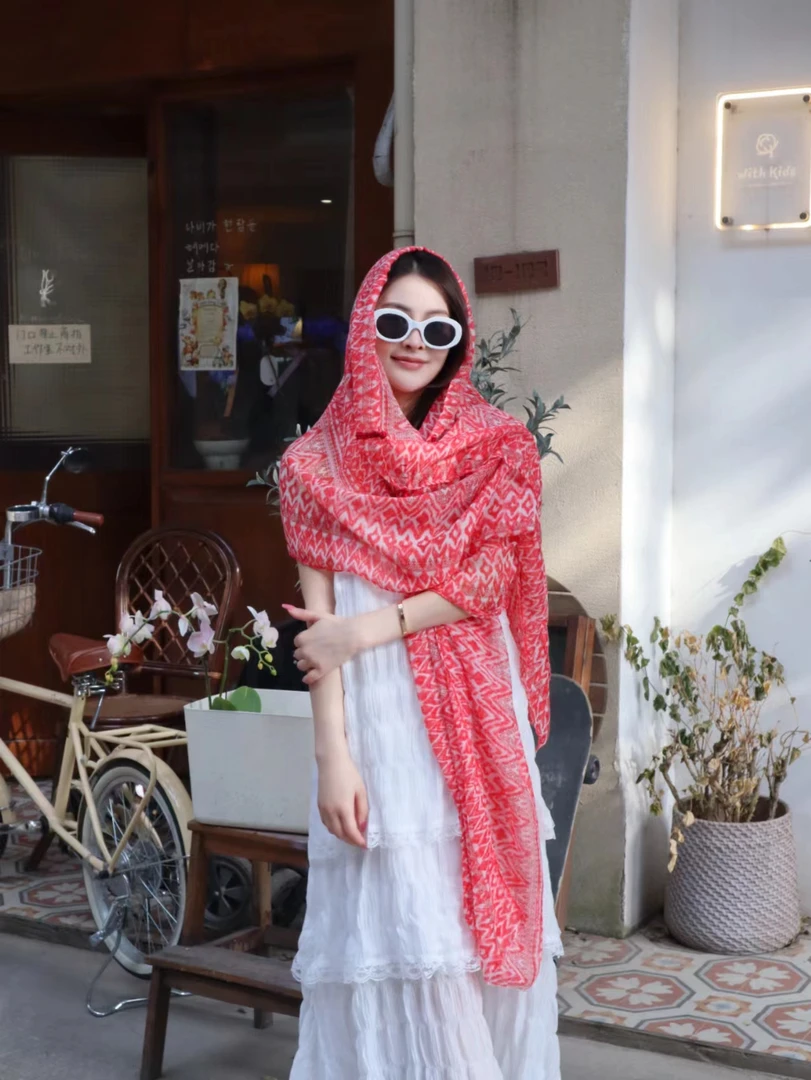 民族披肩春夏季时尚百搭薄款围巾旅游防晒女长款外搭女士新款披肩