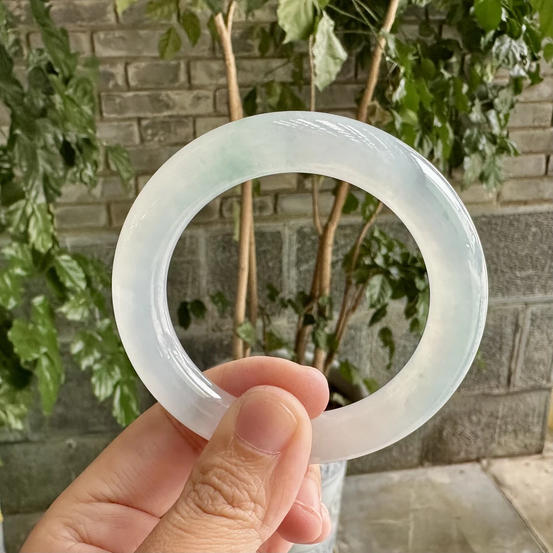 缅甸天然翡翠A货圆条肉质种老女款圆条起胶干净清爽细腻底装清透