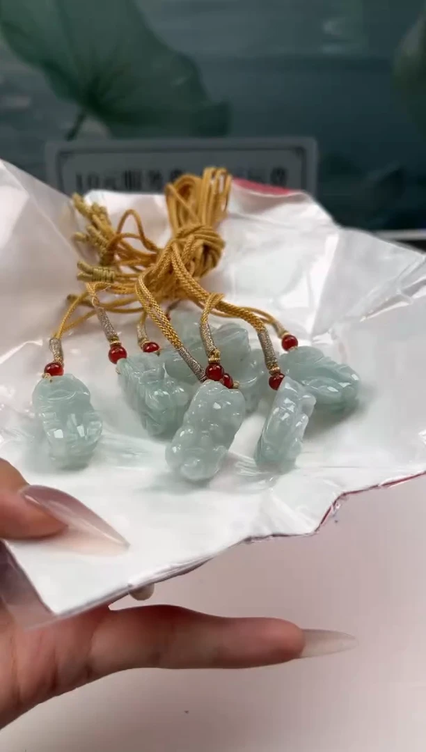 【闪购商品】翡翠挂件未镶嵌边城刀客/450562/多样性发一