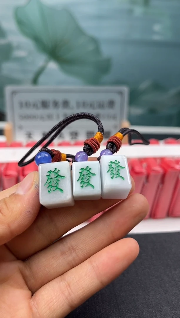 【闪购商品】翡翠挂件未镶嵌边城刀客/381718/多样性发一