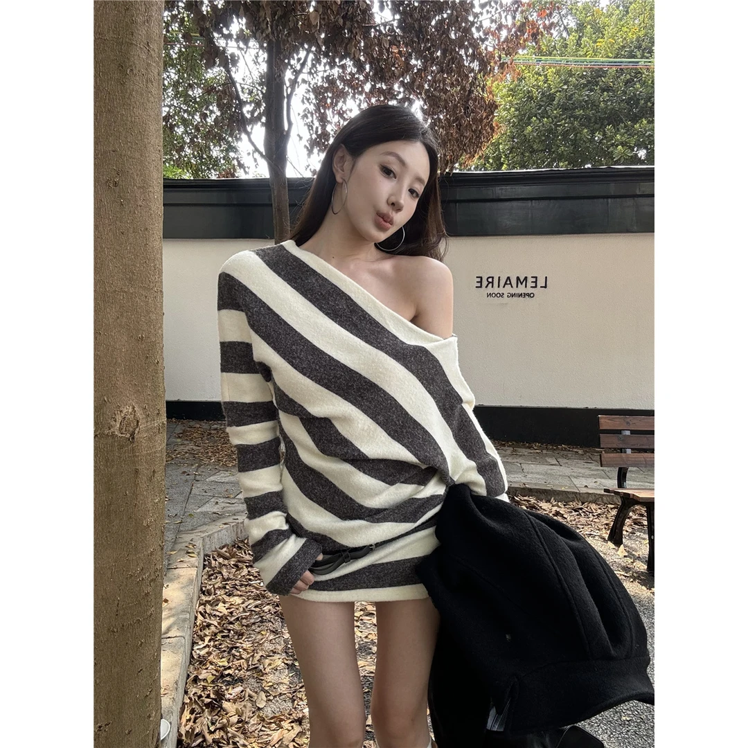 轻奢网红款条纹针织不规则秋冬斜肩两穿长袖包臀裙