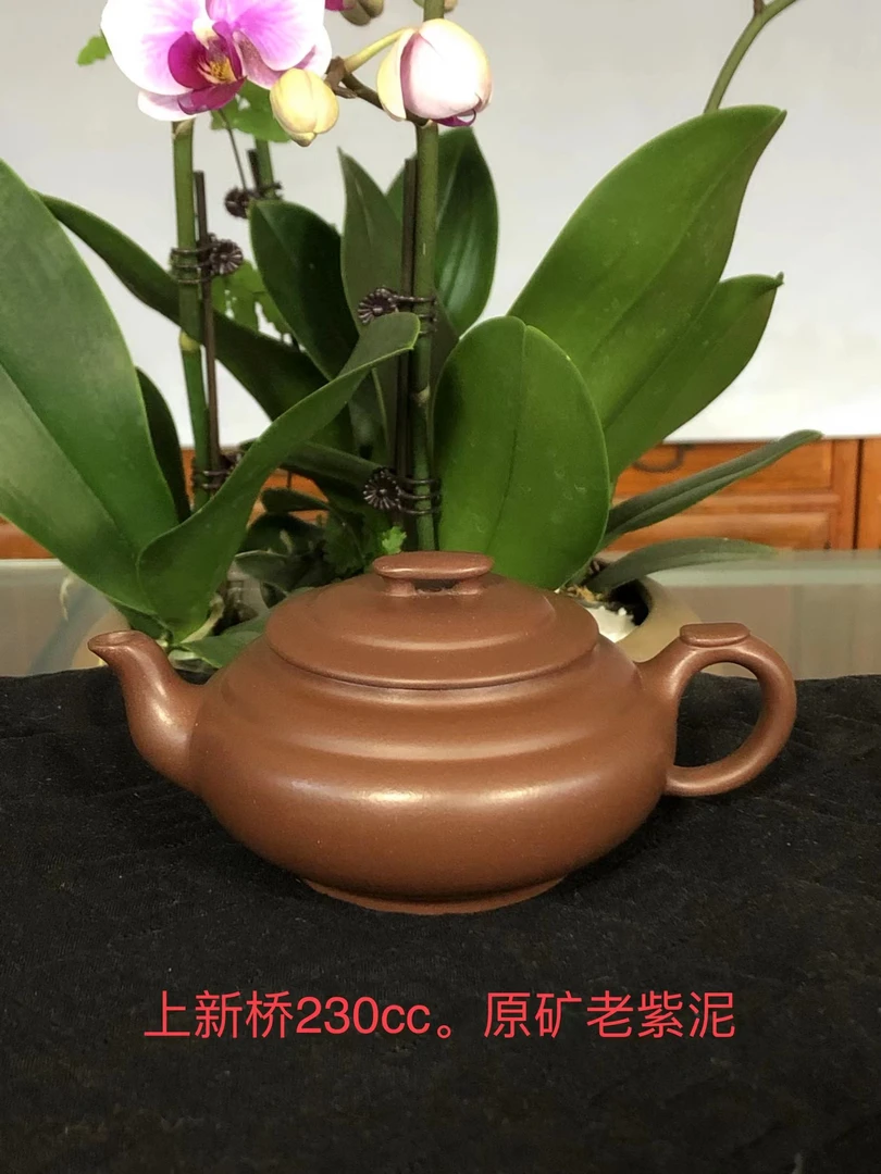 老紫泥上新桥壶助理工艺师周莉缓制作