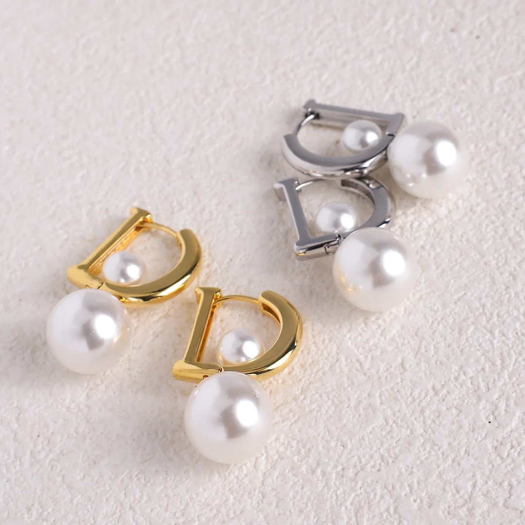 铜合金耳饰 多戴法珠珠字母耳环 ins轻奢小众高级感气质耳钉