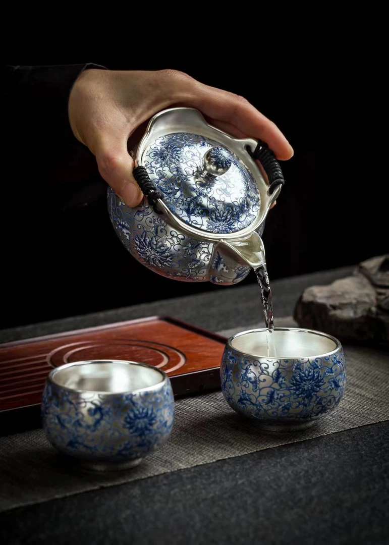 蓝色珐琅缠枝莲手抓宝壶1247